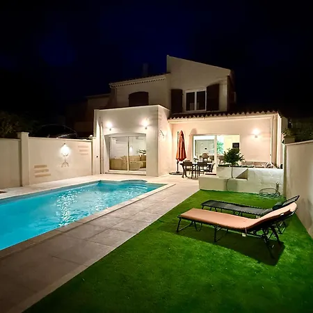 Magnifique Moderne Avec Piscine, A 900m De La Mer, 8 Couchages, 4 Chambres, 2sdb, 2wc, Parking, Garage *