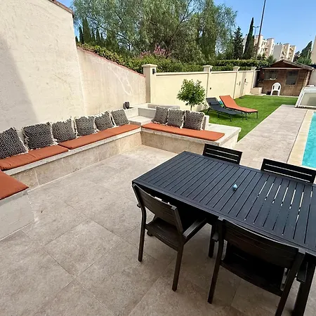 Magnifique Moderne Avec Piscine, A 900m De La Mer, 8 Couchages, 4 Chambres, 2sdb, 2wc, Parking, Garage * Fréjus