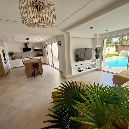 Vila Magnifique Moderne Avec Piscine, A 900m De La Mer, 8 Couchages, 4 Chambres, 2sdb, 2wc, Parking, Garage
