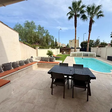 Magnifique villa moderne avec Piscine, À 900m de la mer, 8 couchages, 4 chambres, 2SDB, 2wc, Parking, Garage Villa